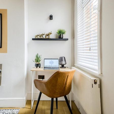 Coventry Fashionable House, City Centre, Free Parking, Sleeps 4, By Empower Homes Kültér fotó